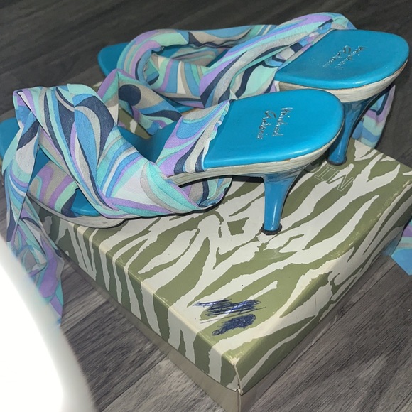 Strap up heels - Picture 2 of 2